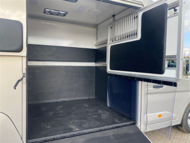 Renault Master AUT. 3500 kg STX Hästbuss 