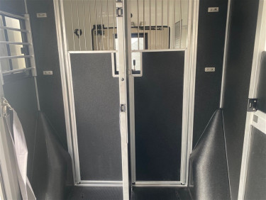 Renault Master AUT. 3500 kg STX Hästbuss 