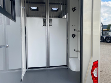 Renault Master AUT. 3500 kg STX Hästbuss 