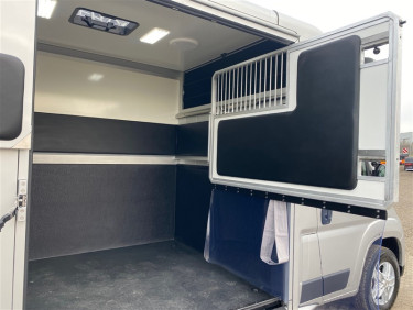 Opel Movano AUT. 3500 kg hästbuss