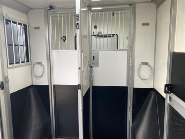 Opel Movano AUT. 3500 kg hästbuss