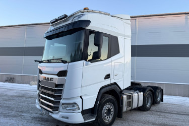 DAF XF 530 FTS 6x2 dragbil av 2022 års modell