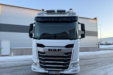 DAF XF 530 FTS 6x2 dragbil av 2022 års modell