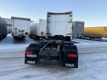 DAF XF 530 FTS 6x2 dragbil av 2022 års modell