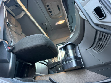 DAF XF 530 FTS 6x2 dragbil av 2022 års modell