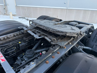 DAF XF 530 FTS 6x2 dragbil av 2022 års modell