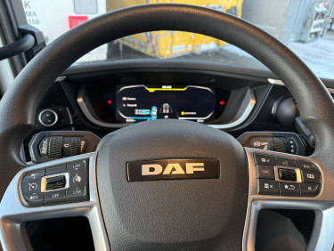 DAF XF 530 FTS 6x2 dragbil av 2022 års modell