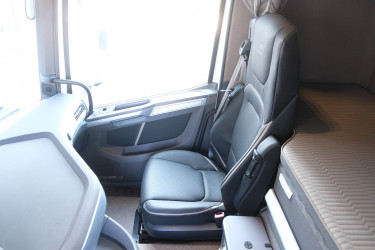 Ny XF 530 Närko skåpbil 