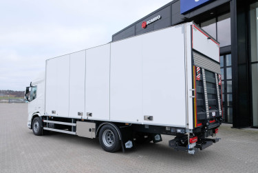 Ny XD 410 4x2 skåpbil för omgående leverans