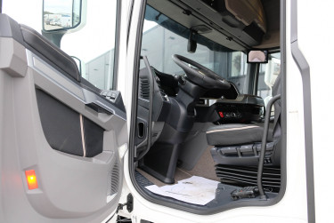 Ny XD 410 4x2 skåpbil för omgående leverans