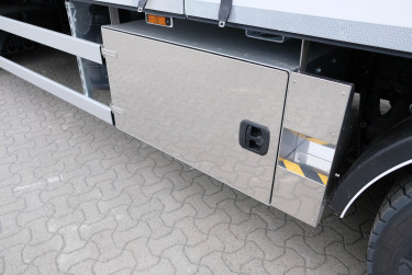 Ny XD 410 4x2 skåpbil för omgående leverans