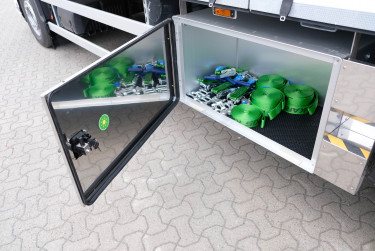 Ny XD 410 4x2 skåpbil för omgående leverans