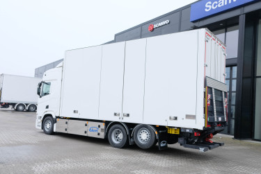 Ny R 560 6x2*4 Ekeri skåpbil