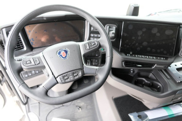 Ny R 560 6x2*4 Ekeri skåpbil