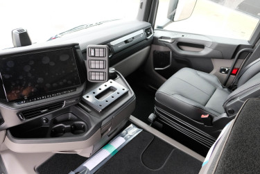 Ny R 560 6x2*4 Ekeri skåpbil