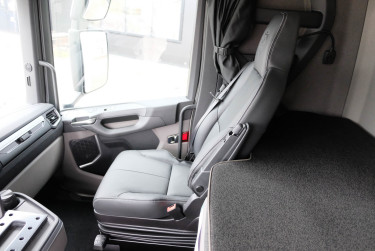 Ny R 560 6x2*4 Ekeri skåpbil