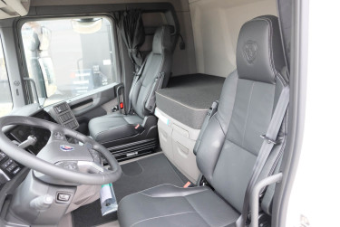 Ny R 560 6x2*4 Ekeri skåpbil