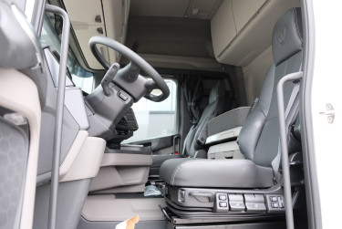 Ny R 560 6x2*4 Ekeri skåpbil