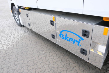 Ny R 560 6x2*4 Ekeri skåpbil