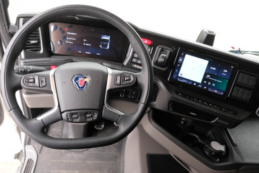 R660 6x2*4 Ekeri skåpbil 2026