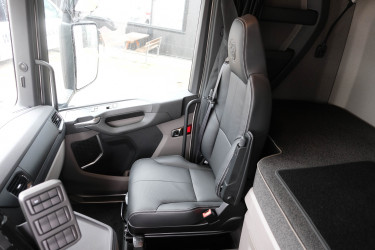 R660 6x2*4 Ekeri skåpbil 2026