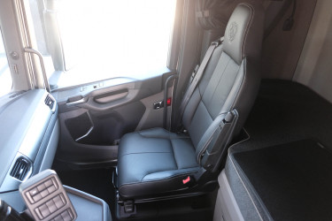 S660 6x2 Ekeri skåpbil 