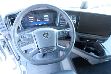 R 590 8x4*4 Tridem Hiab Lastväxlare