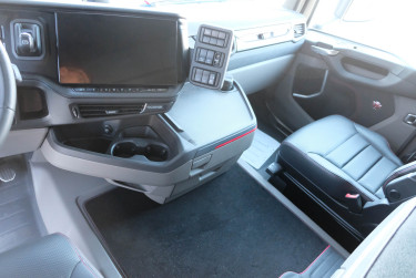 R 590 8x4*4 Tridem Hiab Lastväxlare