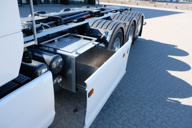 R 590 8x4*4 Tridem Hiab Lastväxlare