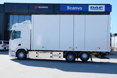 R 560 6x2*4 Ekeri skåpbil