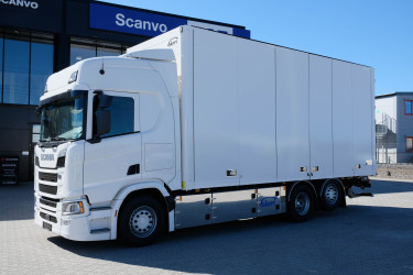 R 560 6x2*4 Ekeri skåpbil