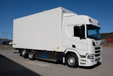 R 560 6x2*4 Ekeri skåpbil