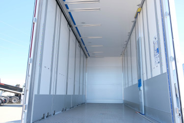 R 560 6x2*4 Ekeri skåpbil