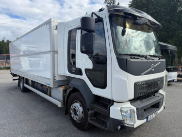 FL 250 16 ton skåpbil med höj/sänkbart tak