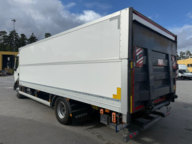 FL 250 16 ton skåpbil med höj/sänkbart tak