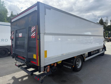 FL 250 16 ton skåpbil med höj/sänkbart tak