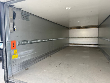 FL 250 16 ton skåpbil med höj/sänkbart tak
