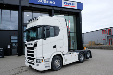 S 590 6x2 dragbil av 2024 års modell