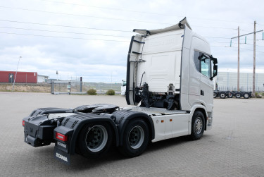 S 590 6x2 dragbil av 2024 års modell