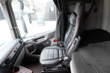 S 590 6x2 dragbil av 2024 års modell