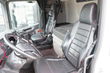 S 590 6x2 dragbil av 2024 års modell