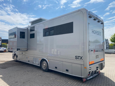 STX Scania P320 för 5 hästar