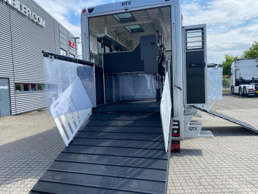 STX Scania P320 för 5 hästar