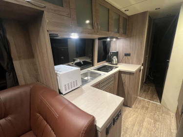 Setra Husbil med kärra