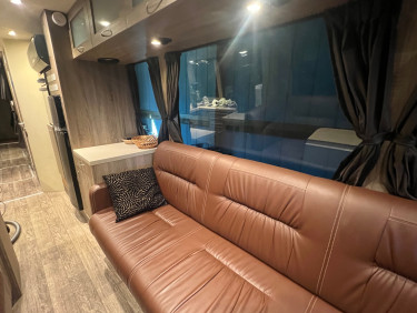 Setra Husbil med kärra