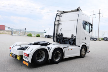 Scania S 530 6x2 dragbil med Walking floor hydraulik