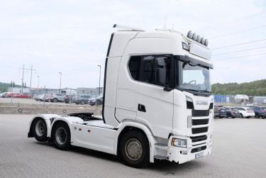 Scania S 530 6x2 dragbil med Walking floor hydraulik