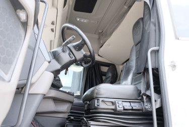 Scania S 530 6x2 dragbil med Walking floor hydraulik