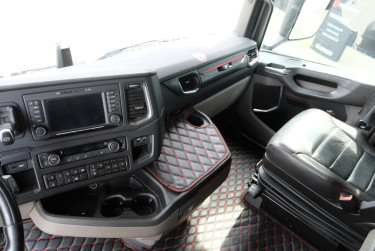 Scania S 530 6x2 dragbil med Walking floor hydraulik