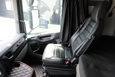 Scania S 530 6x2 dragbil med Walking floor hydraulik
